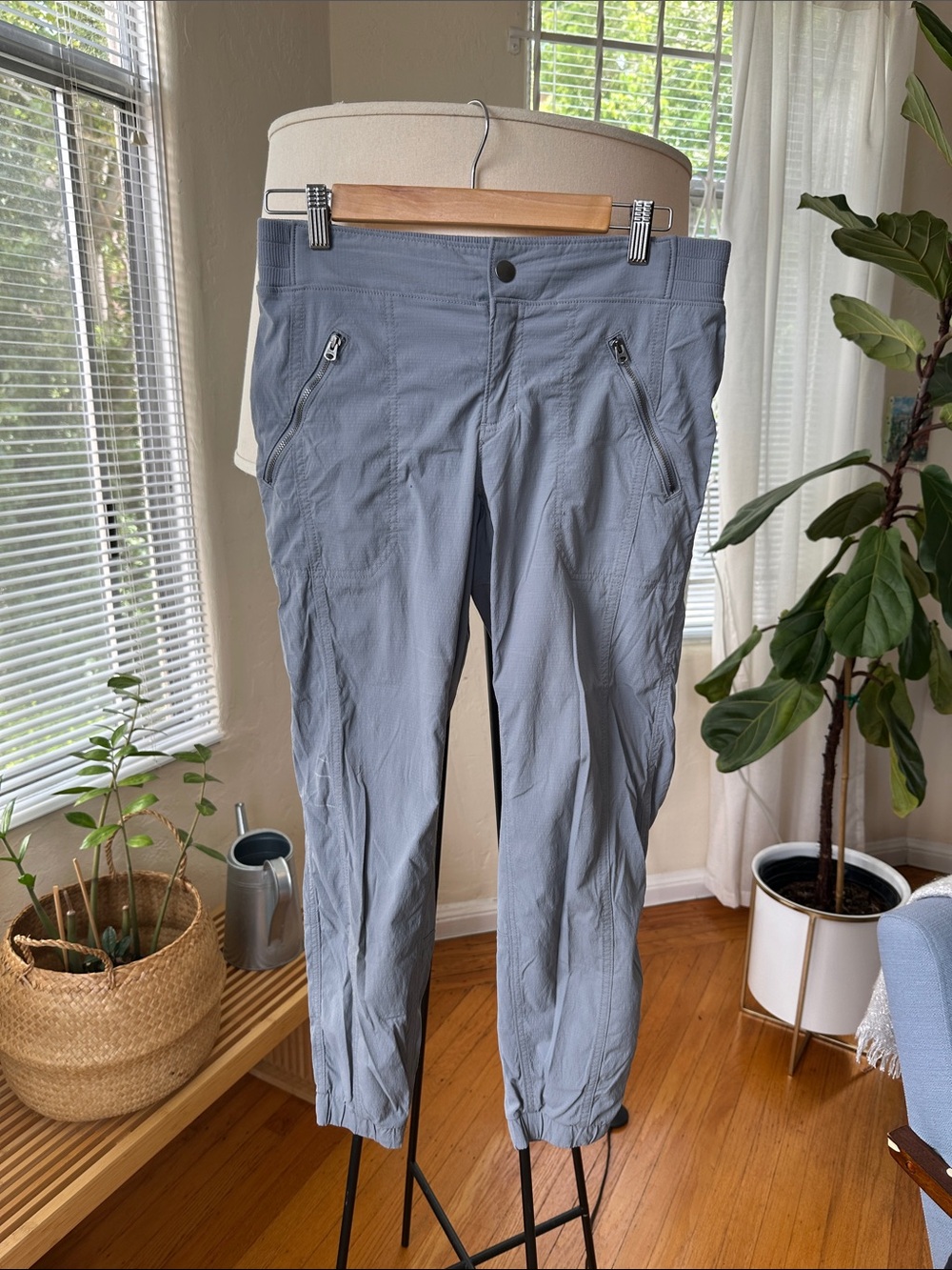 Athleta Trekkie joggers Light Gray size 10
